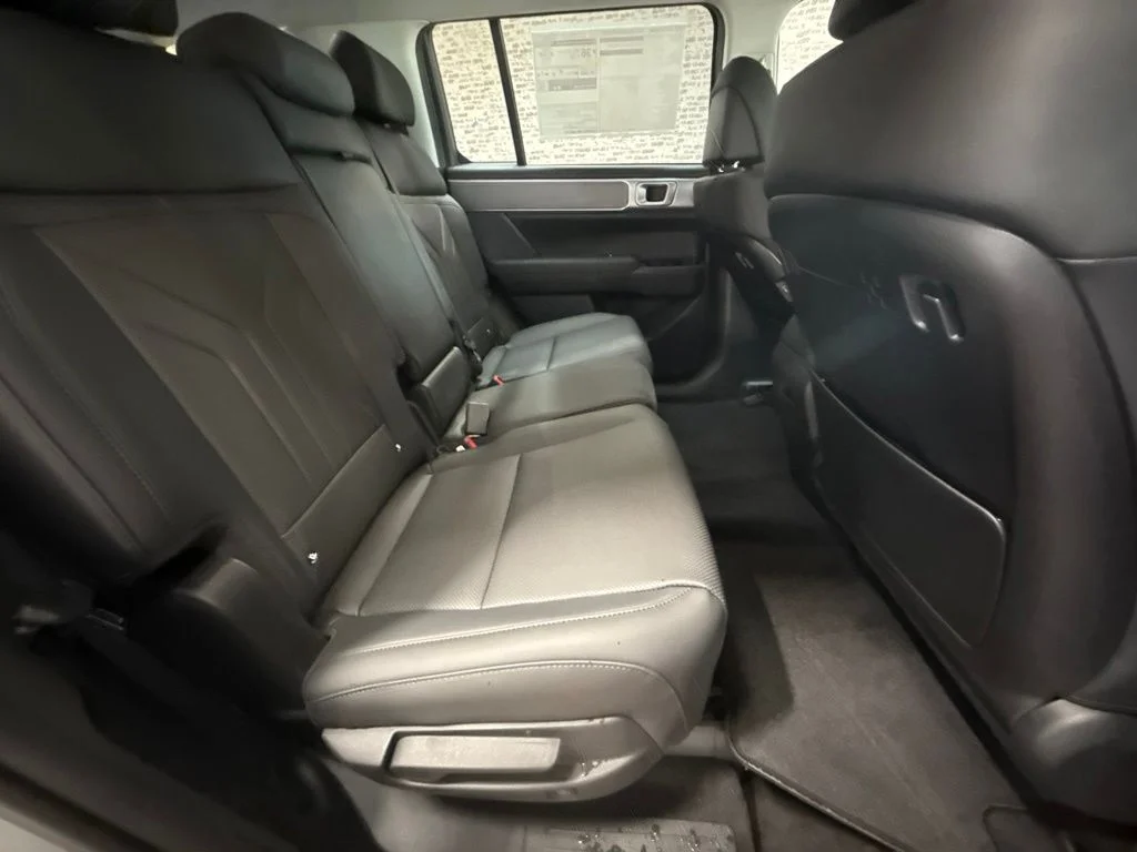 New 2027 Shimmering Silver Hyundai SEL image 13