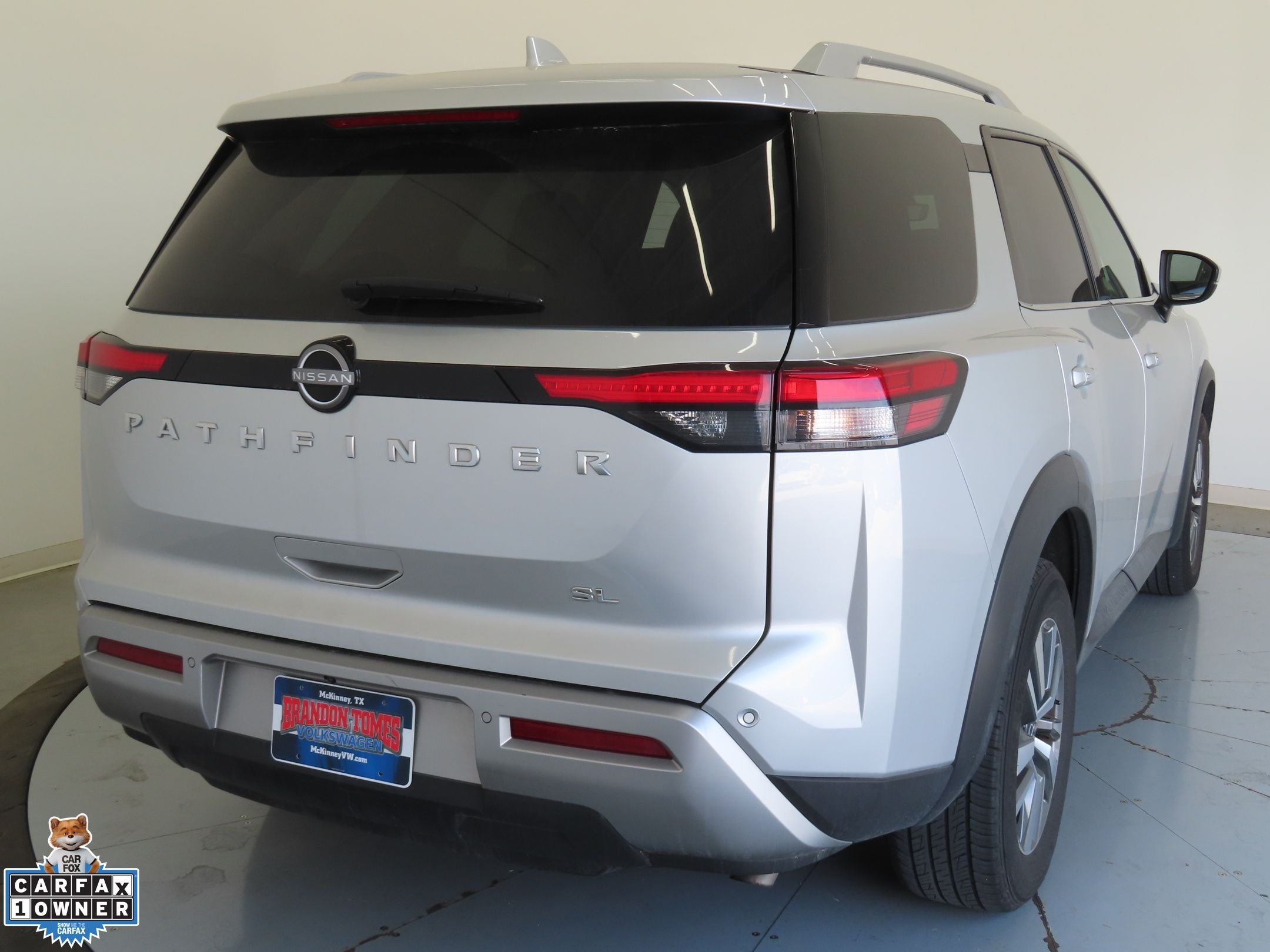 Used 2025 Silver Nissan SL image 3