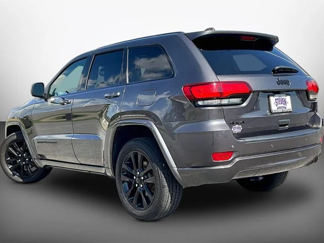 Used 2018 Gray Jeep Altitude image 4