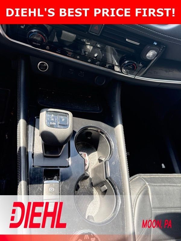 Used 2021 White Nissan SL image 9