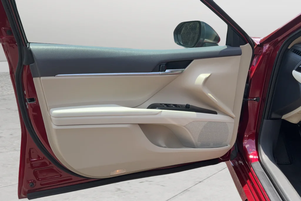 Used 2018 Red Toyota LE image 11