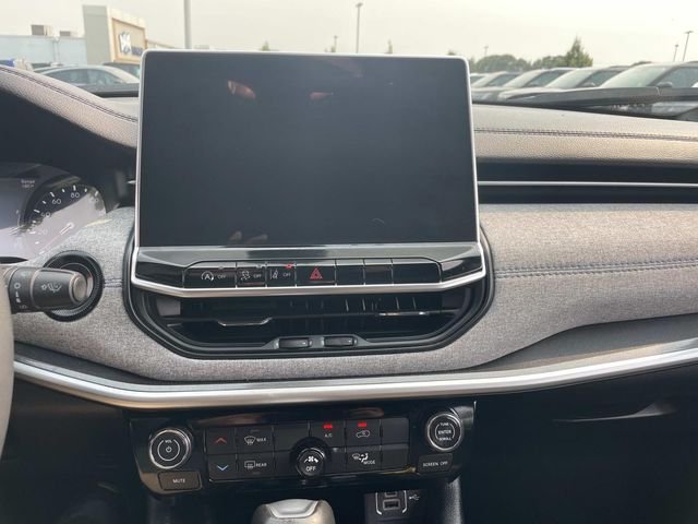 Certified Used 2024 Hydro Blue Pearlcoat Jeep Latitude image 28