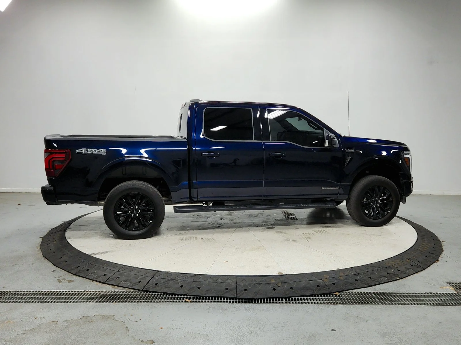 Used 2024 Blue Ford Lariat image 9