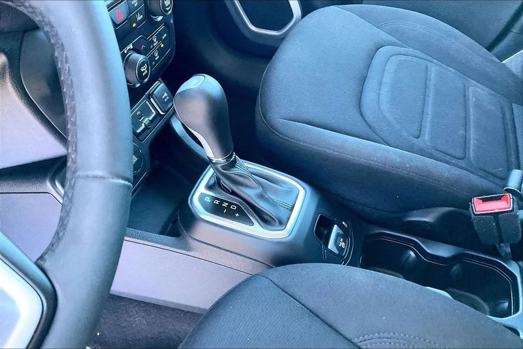 Used 2018 Red Jeep Latitude image 17