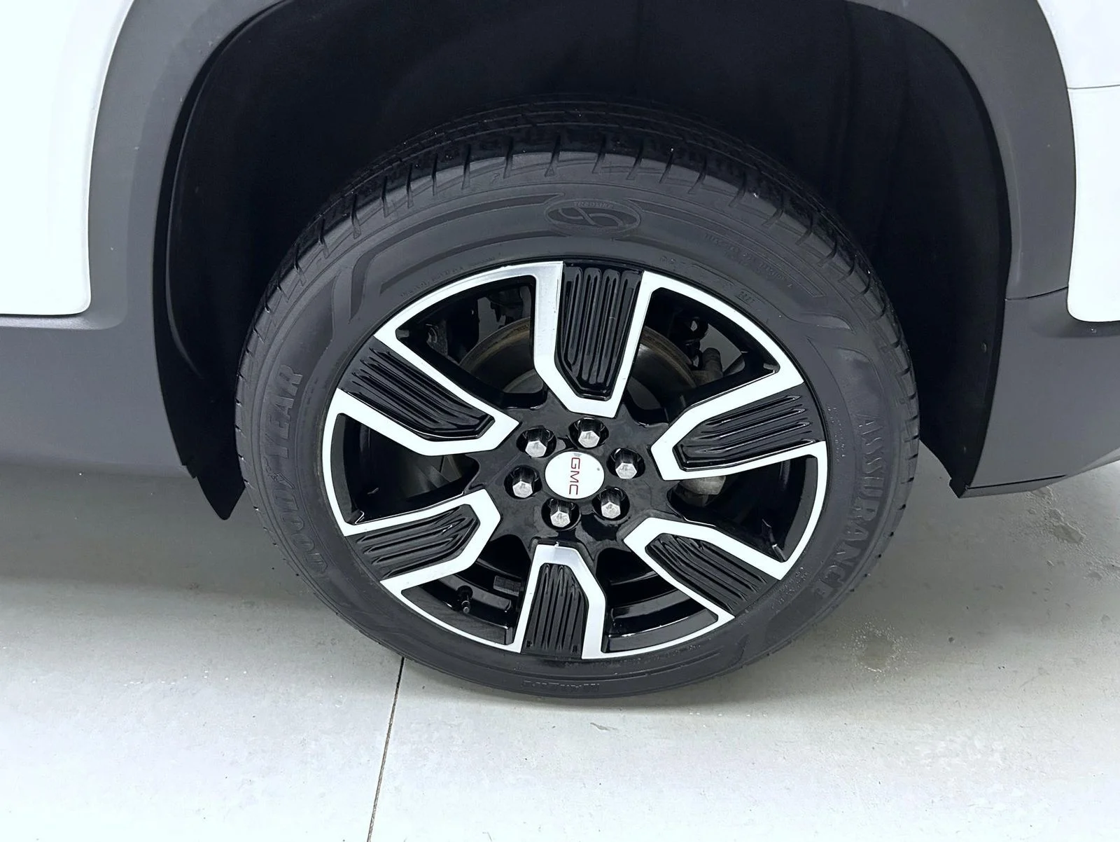 Used 2019 White GMC SLT-1 image 23