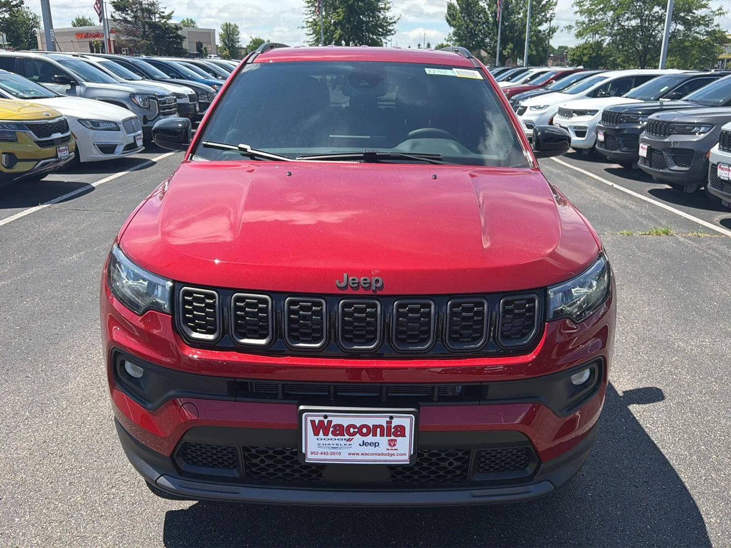 New 2026 Red Hot Pearl-Coat Exterior Paint Jeep Latitude Altitude image 3