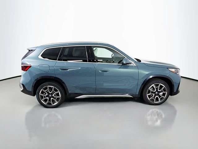 New 2026 Green Metallic BMW xDrive28i image 8