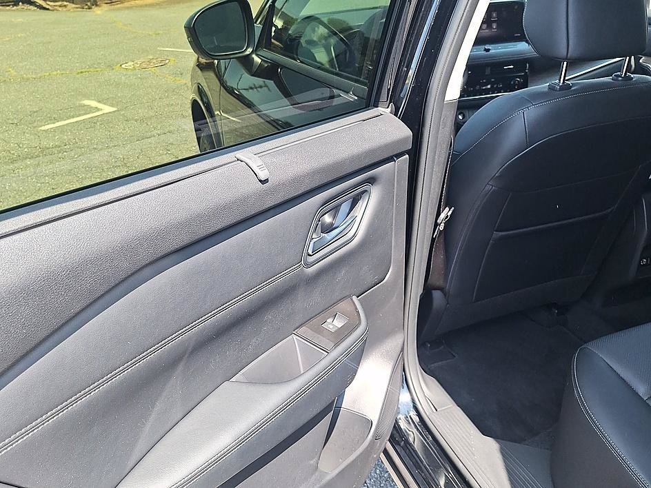 Used 2026 Super Black Nissan Platinum image 29