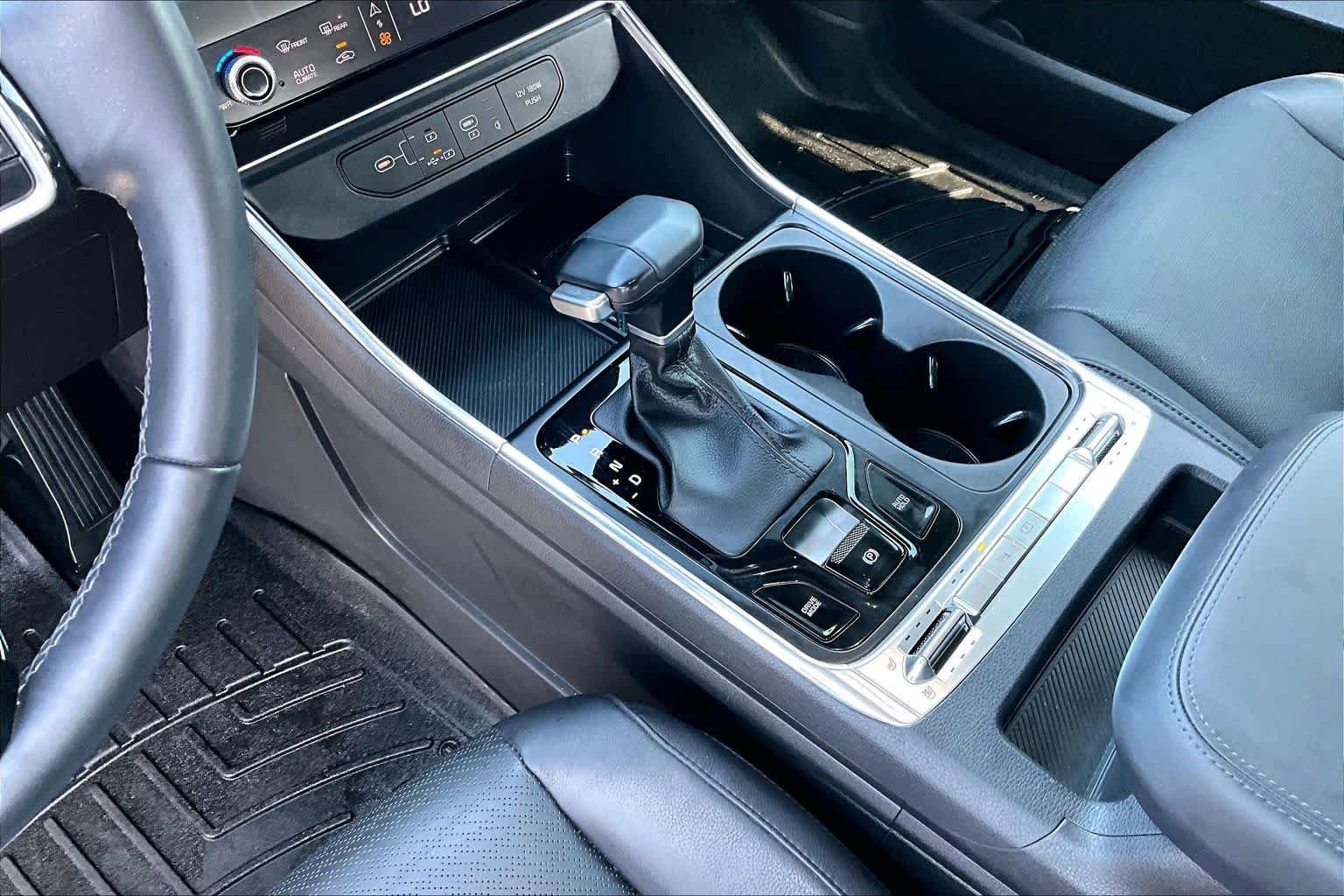 Used 2025 Ivory Silver Kia SX Prestige image 17