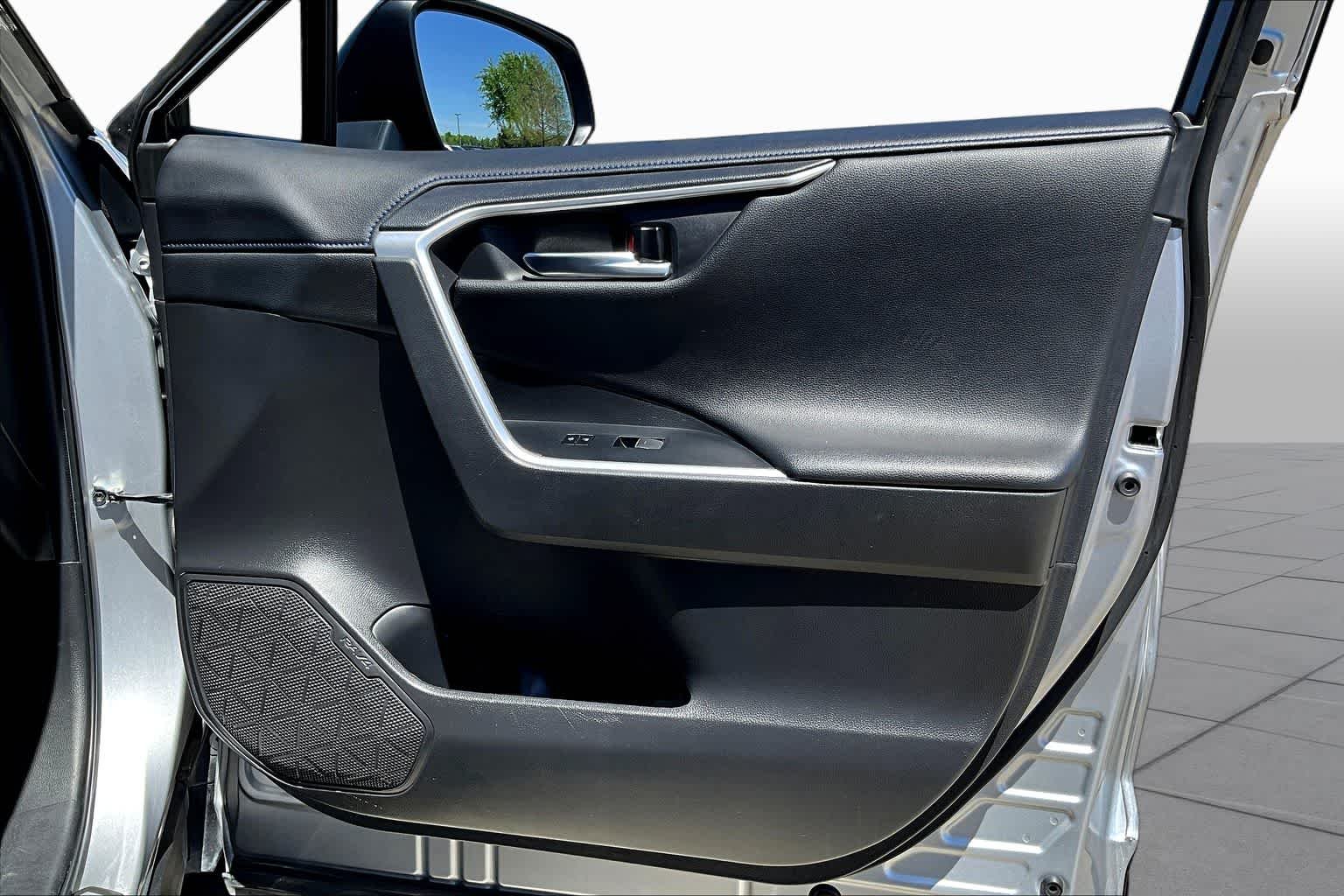 Used 2022 Silver Sky Metallic/Midnight Black Metallic Toyota Hybrid XSE image 21