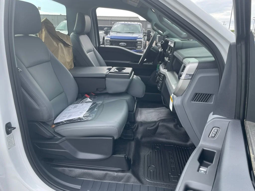 New 2026 Oxford White Ford F-550® XL image 15