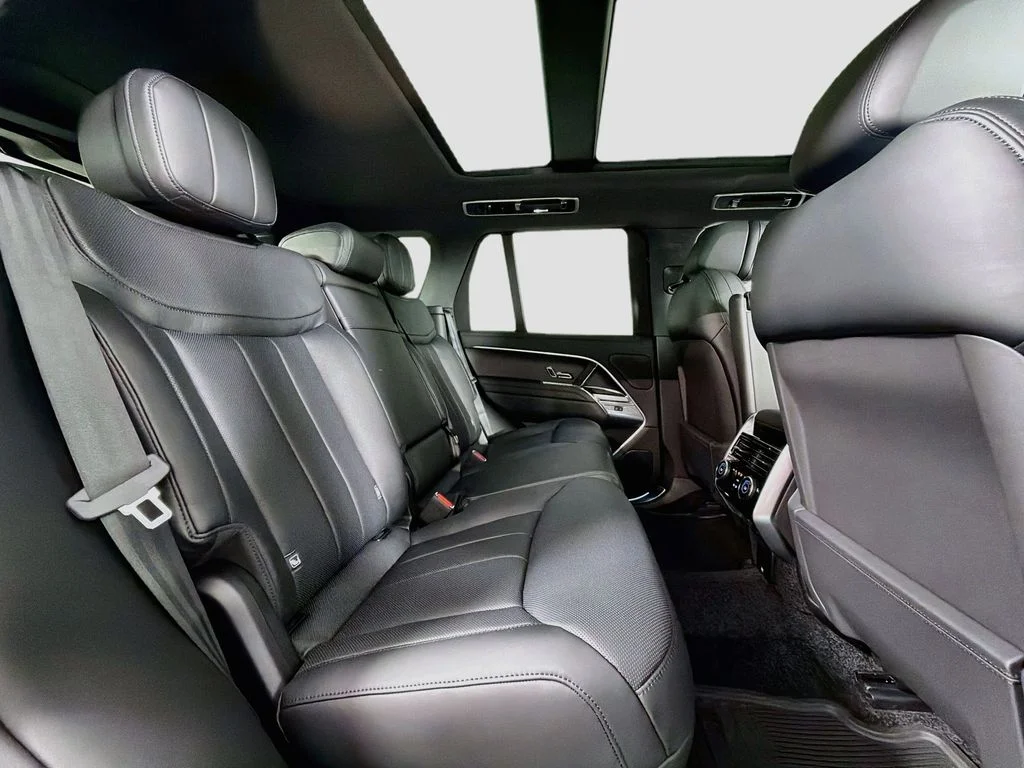 New 2026 Fuji White Land Rover SE image 29