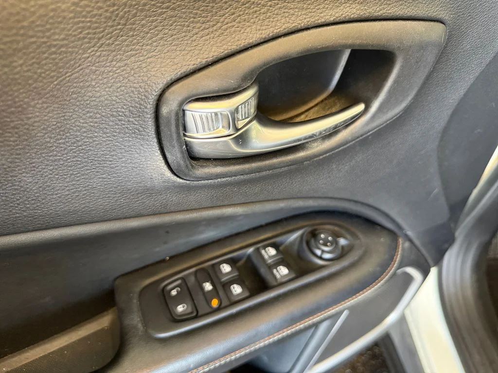 Used 2020 White Jeep Sport image 12