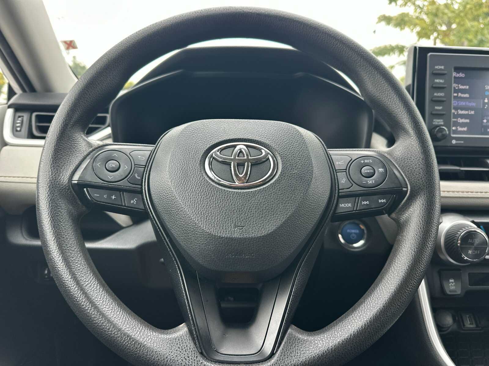 Used 2022 White Toyota XLE 4D Sport Utility image 27