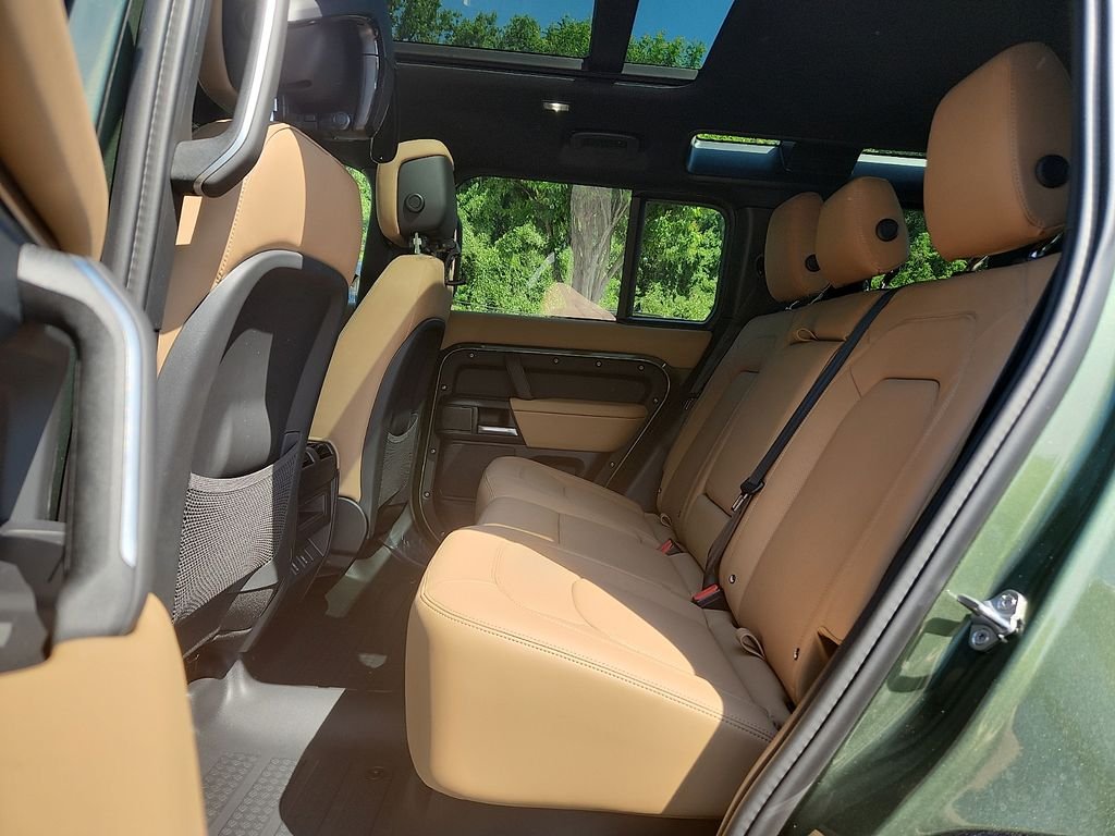 New 2026 Woolstone Green Metallic Land Rover X-Dynamic SE image 5
