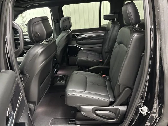 New 2026 High Gloss Black Exterior Paint Jeep Limited Altitude image 35
