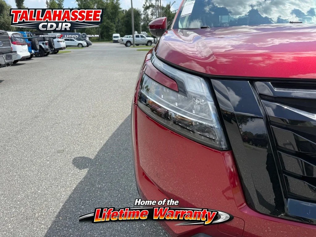 Used 2023 Scarlet Nissan SL image 11