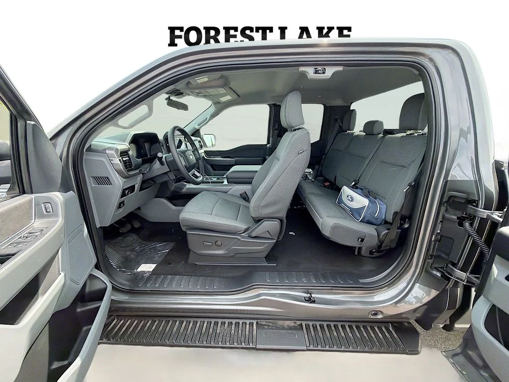 New 2026 Carbonized Gray Metallic Ford XLT image 9