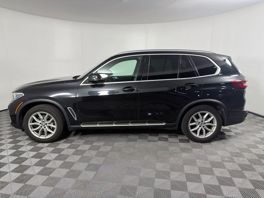 Used 2019 Black Sapphire Metallic BMW xDrive40i image 8