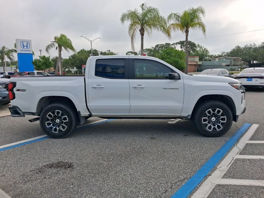 Used 2023 White Chevrolet Z71 image 4