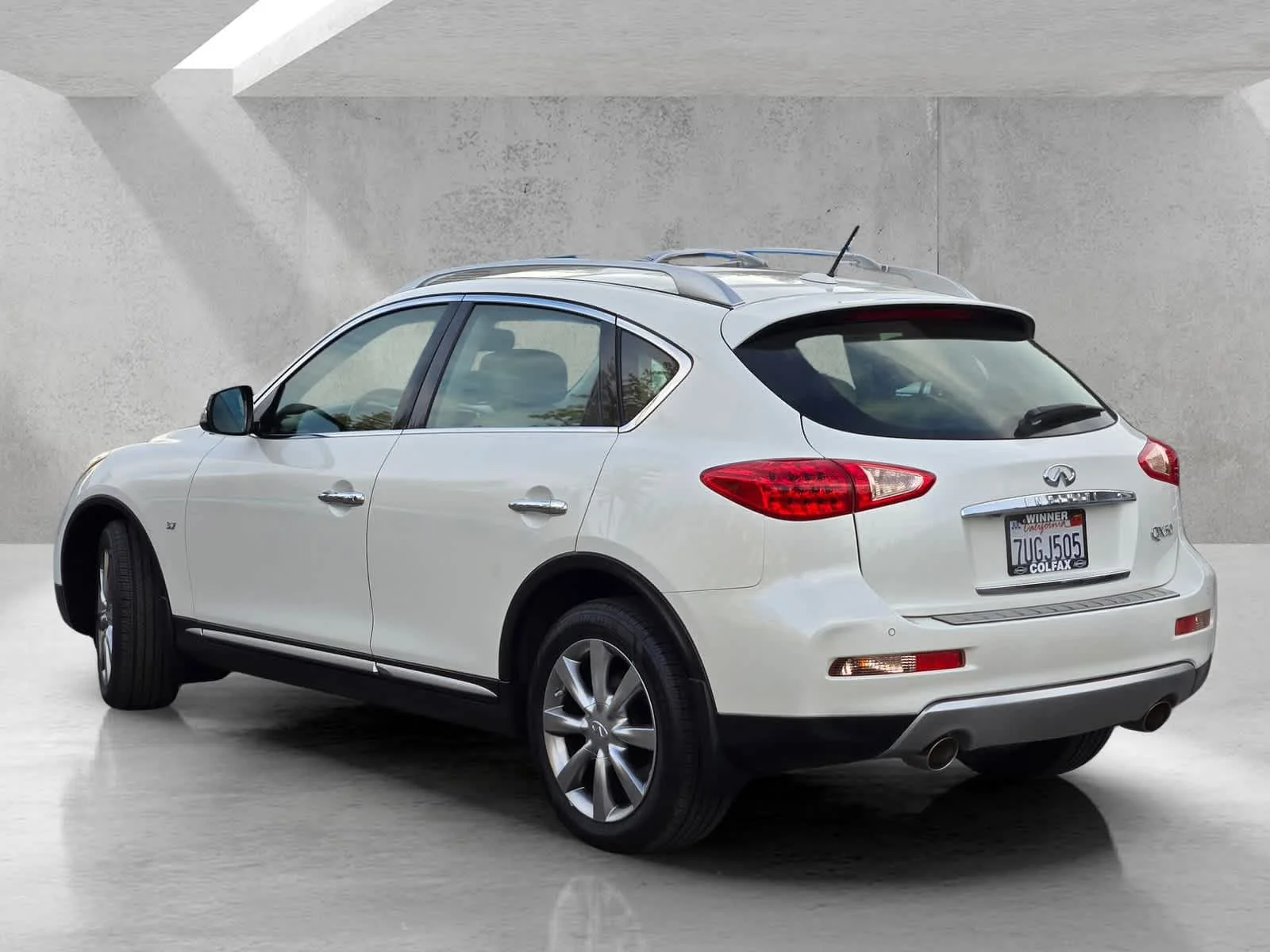 Used 2016  INFINITI  image 6