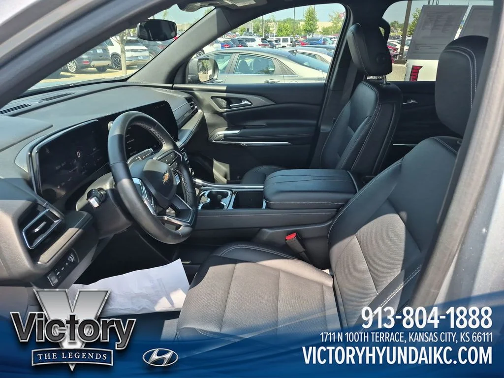 Used 2025 Gray Chevrolet LT image 9
