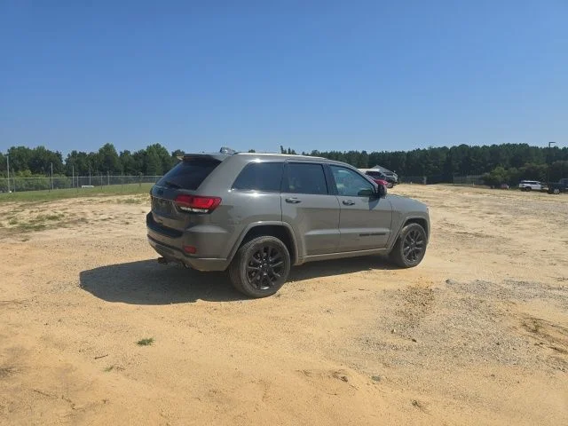 Used 2021 Gray Jeep Laredo X image 9