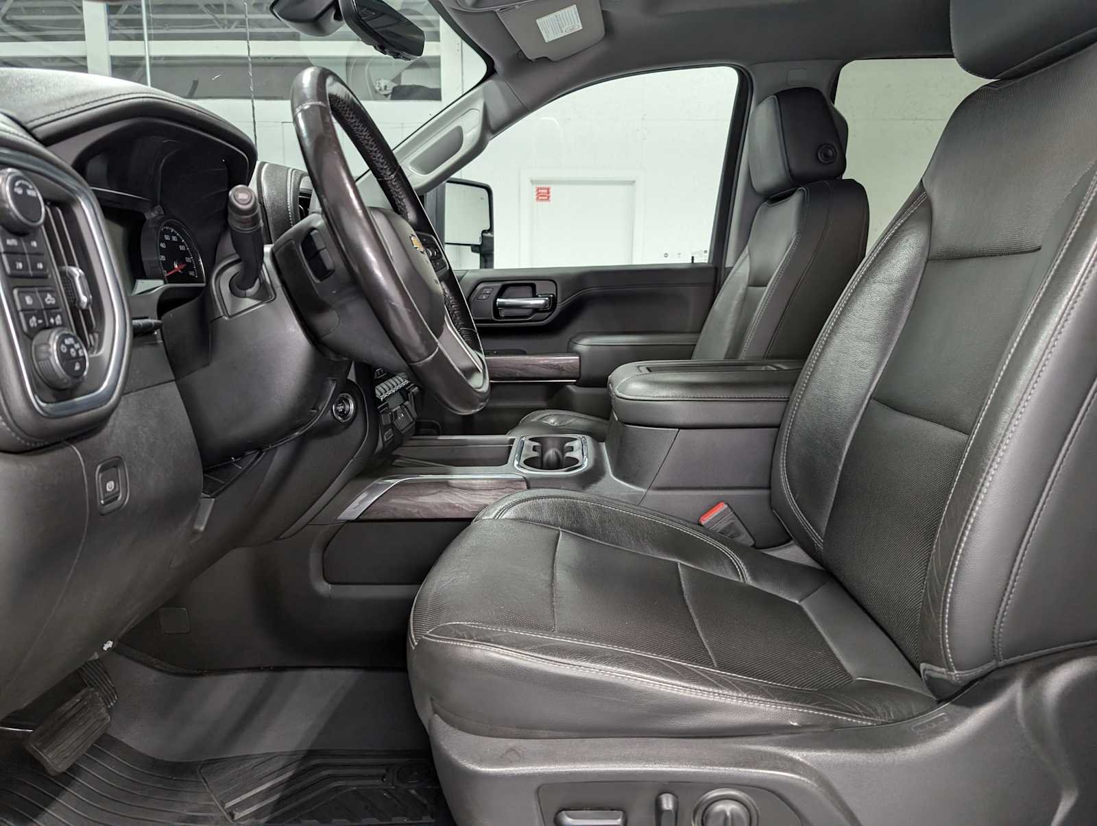 Used 2020 Shadow Gray Metallic Chevrolet LTZ image 4