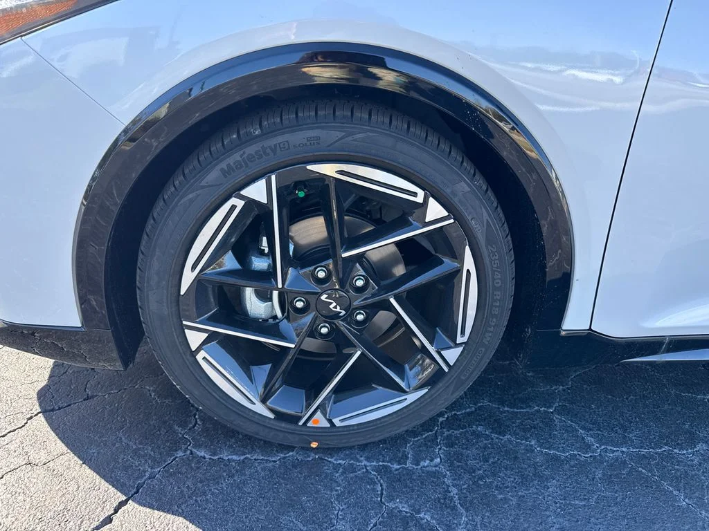 New 2025 White Kia GT-Line image 9