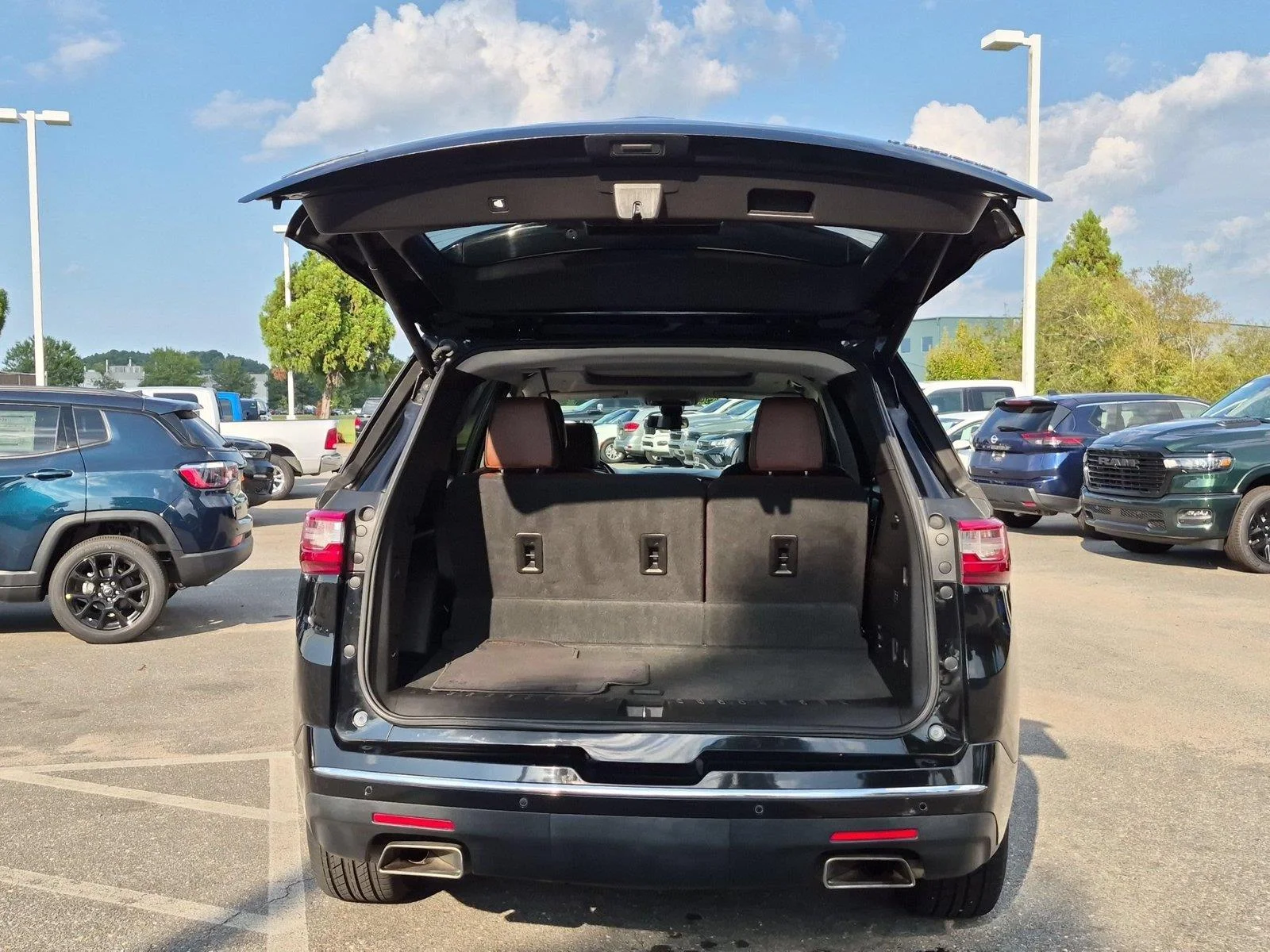 Used 2018 Mosaic Black Metallic Chevrolet High Country image 35