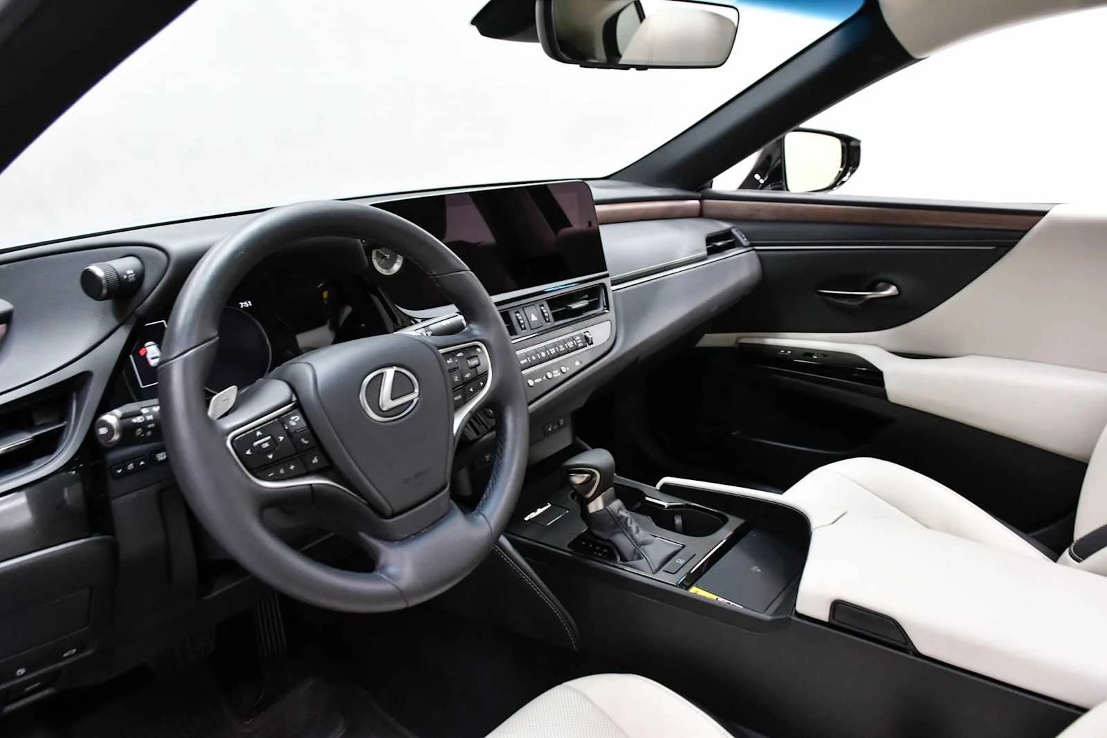 Used 2025 Iridium Lexus  image 14