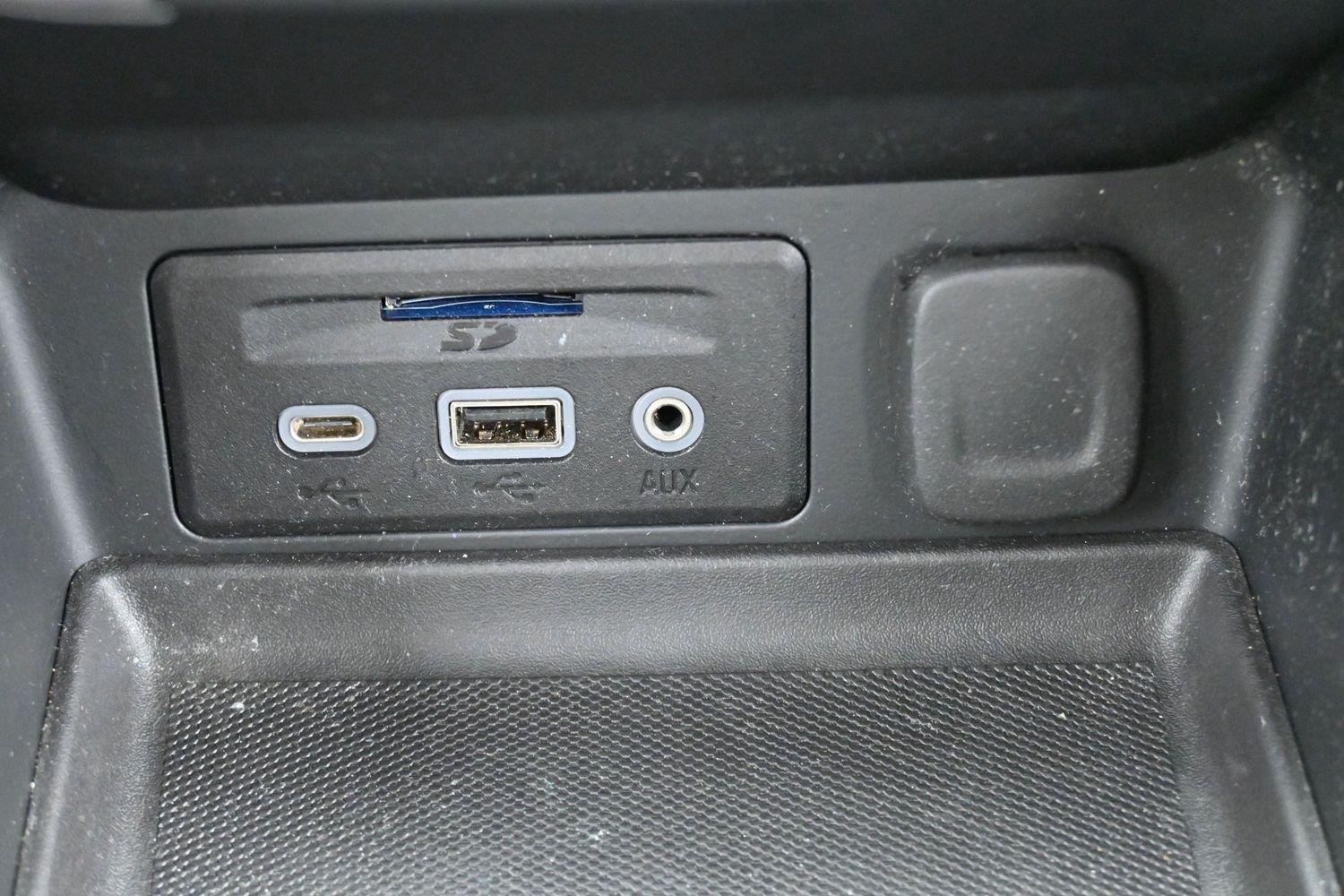 Used 2022 Summit White GMC AT4 image 27