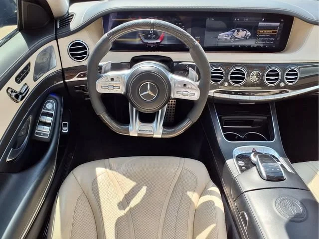 Used 2019 White Mercedes-Benz 4MATIC® image 2