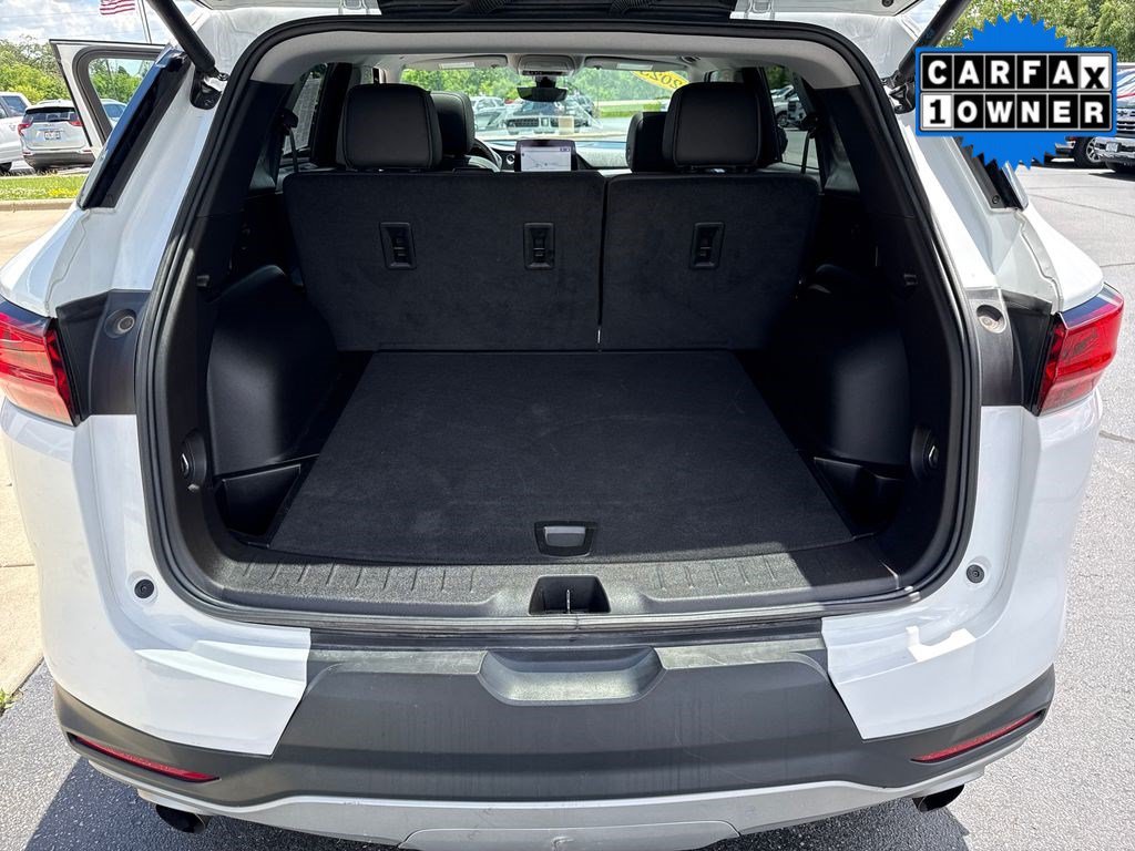 Used 2023 Summit White Chevrolet LT image 31