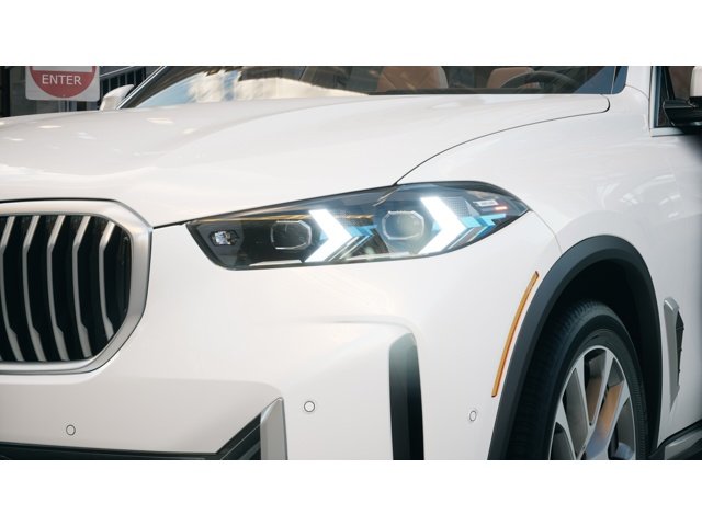 Used 2026 Mineral White Metallic BMW  image 6