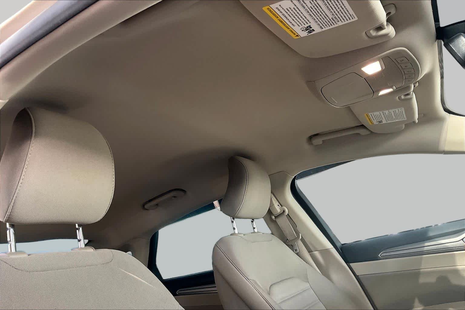 Used 2019 White Gold Metallic Ford SE image 14