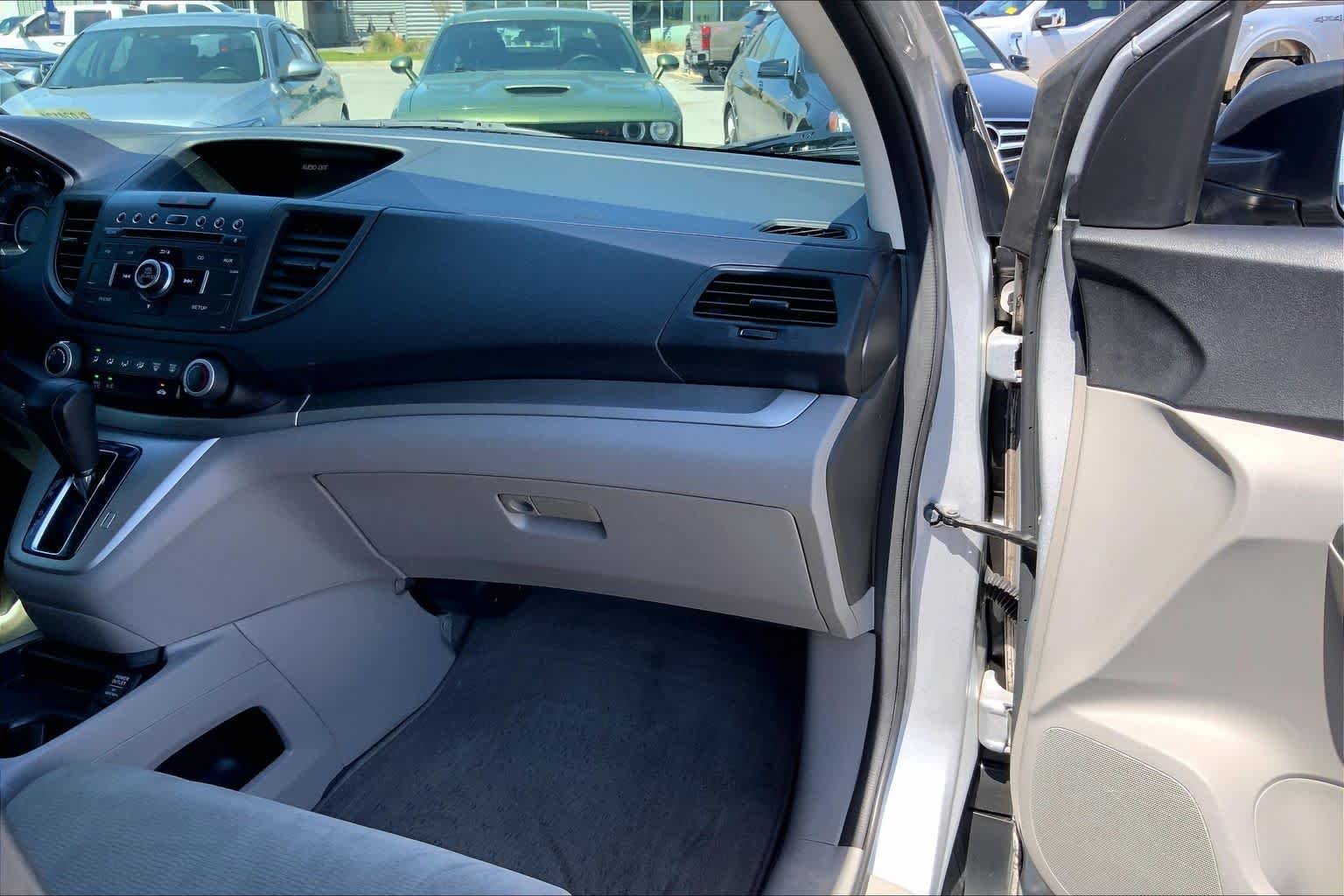 Used 2012 Alabaster Silver Metallic Honda LX image 16