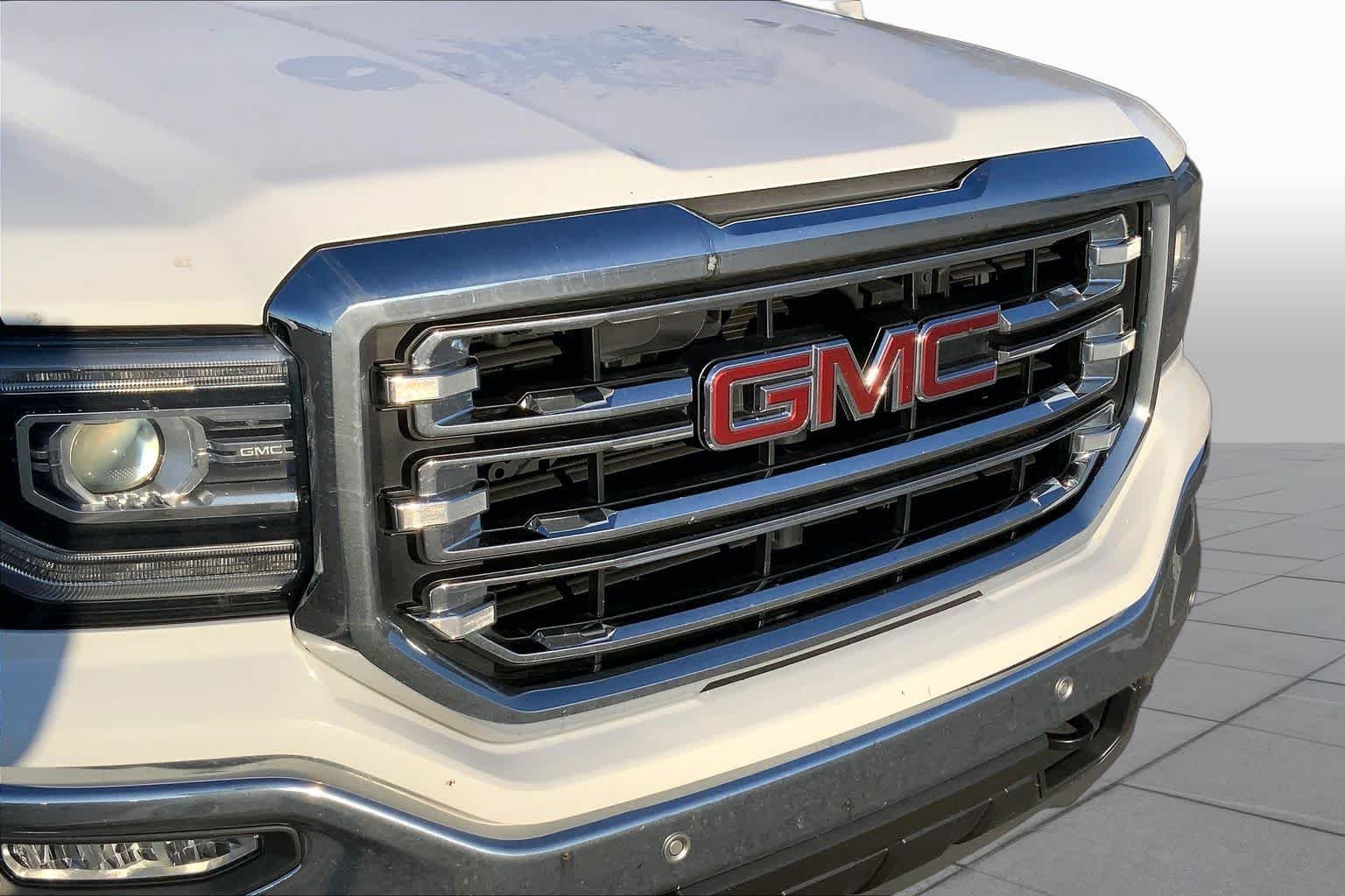Used 2018 Summit White GMC SLT image 29