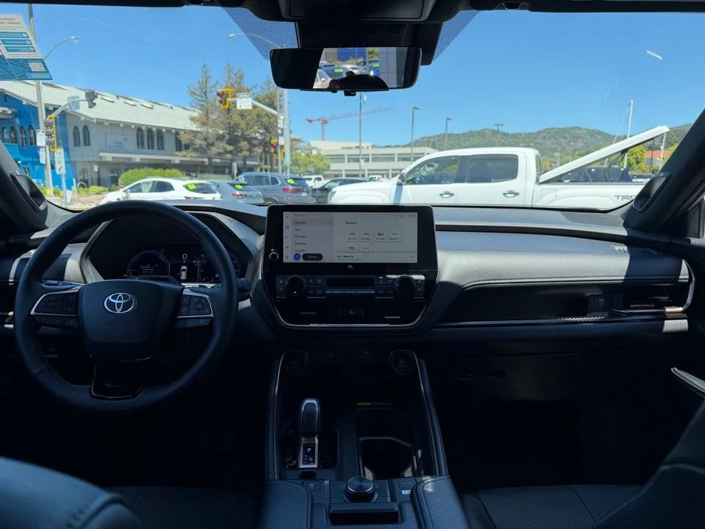 Used 2025  Toyota MAX Platinum image 7