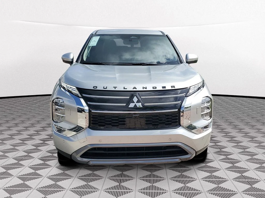 2025 Mitsubishi Outlander SE - Photo 2