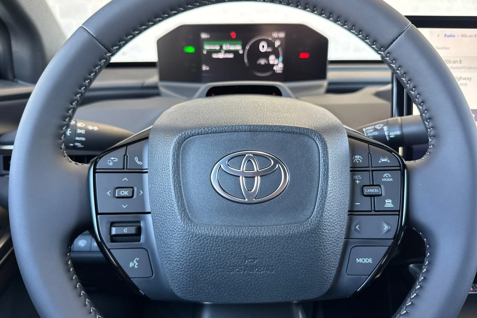 New 2027 Wind Chill Pearl <sup>1</sup> Toyota  XLE image 25