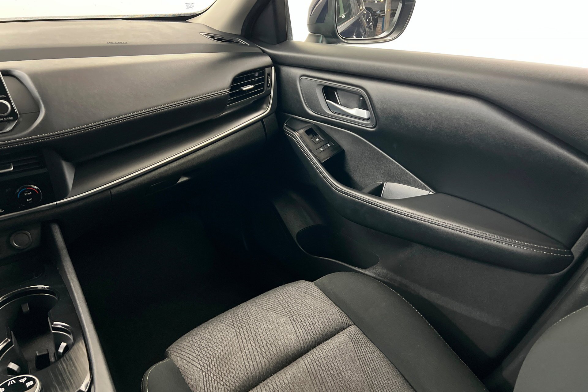 Used 2024 Deep Ocean Blue Pearl Nissan SV image 11