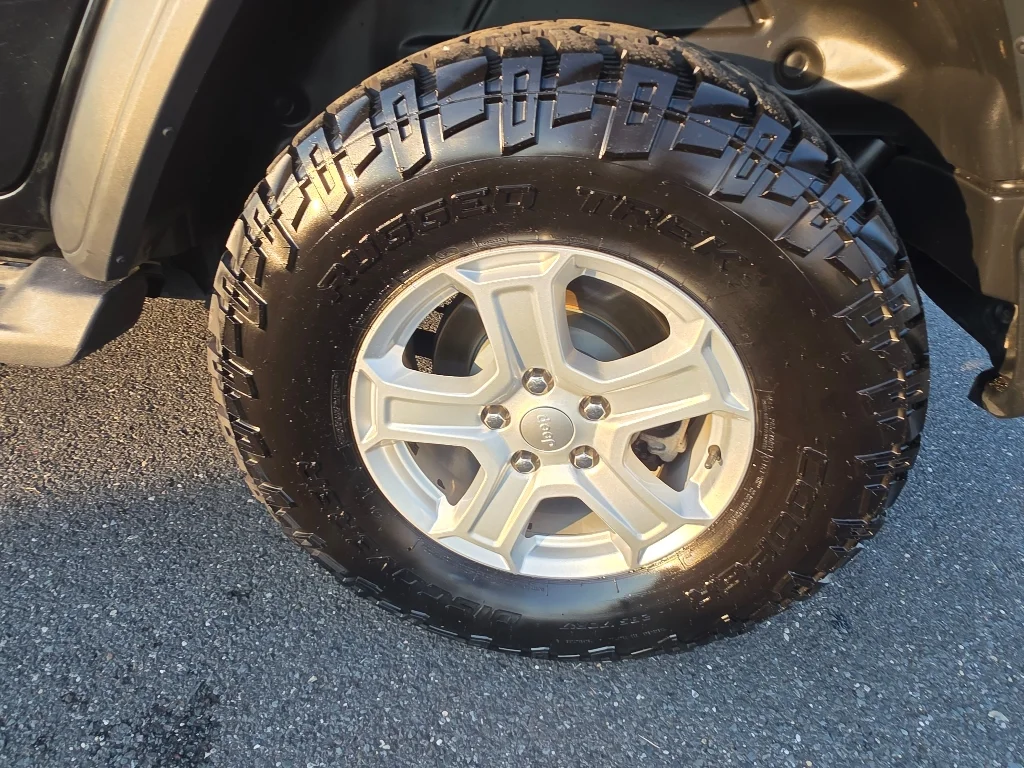 Used 2018 Black Clear Coat Jeep Unlimited Sport S image 6