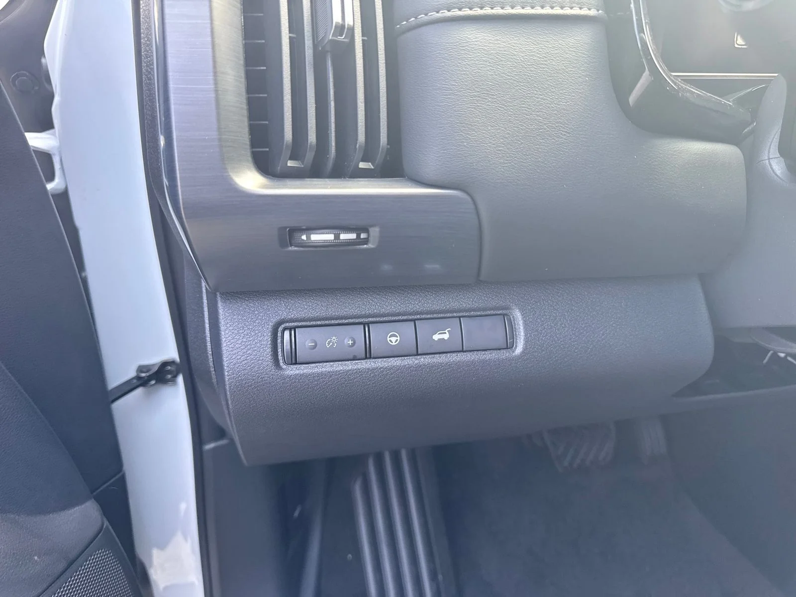New 2026 Nissan Pathfinder SL 4D Sport Utility