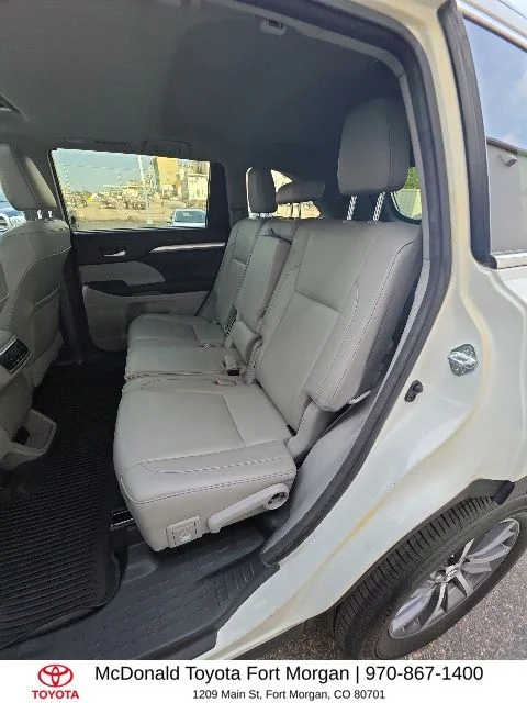 Used 2017 White Toyota XLE image 14