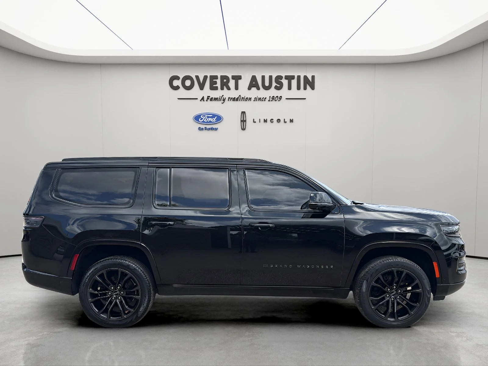 Used 2024 Black Jeep Series III image 6
