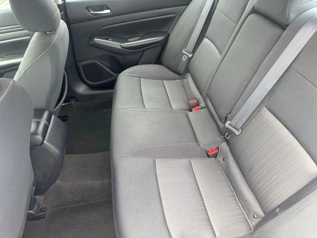Used 2022 White Nissan 2.5 image 28