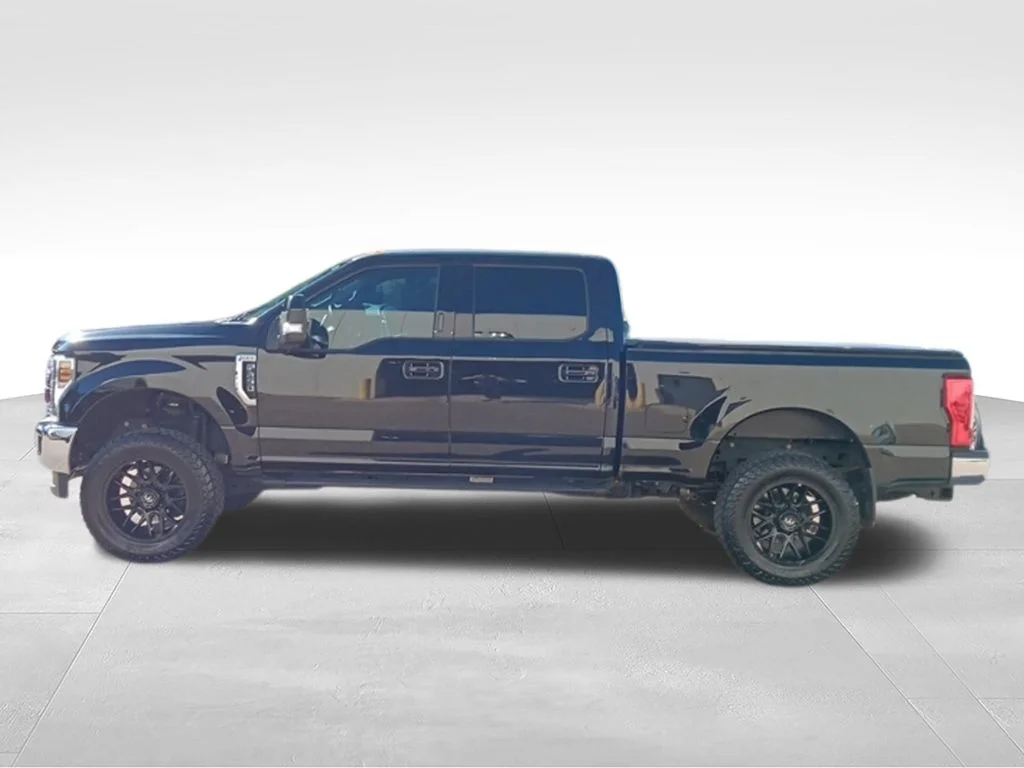 Used 2019 Black Metallic Ford Lariat image 4