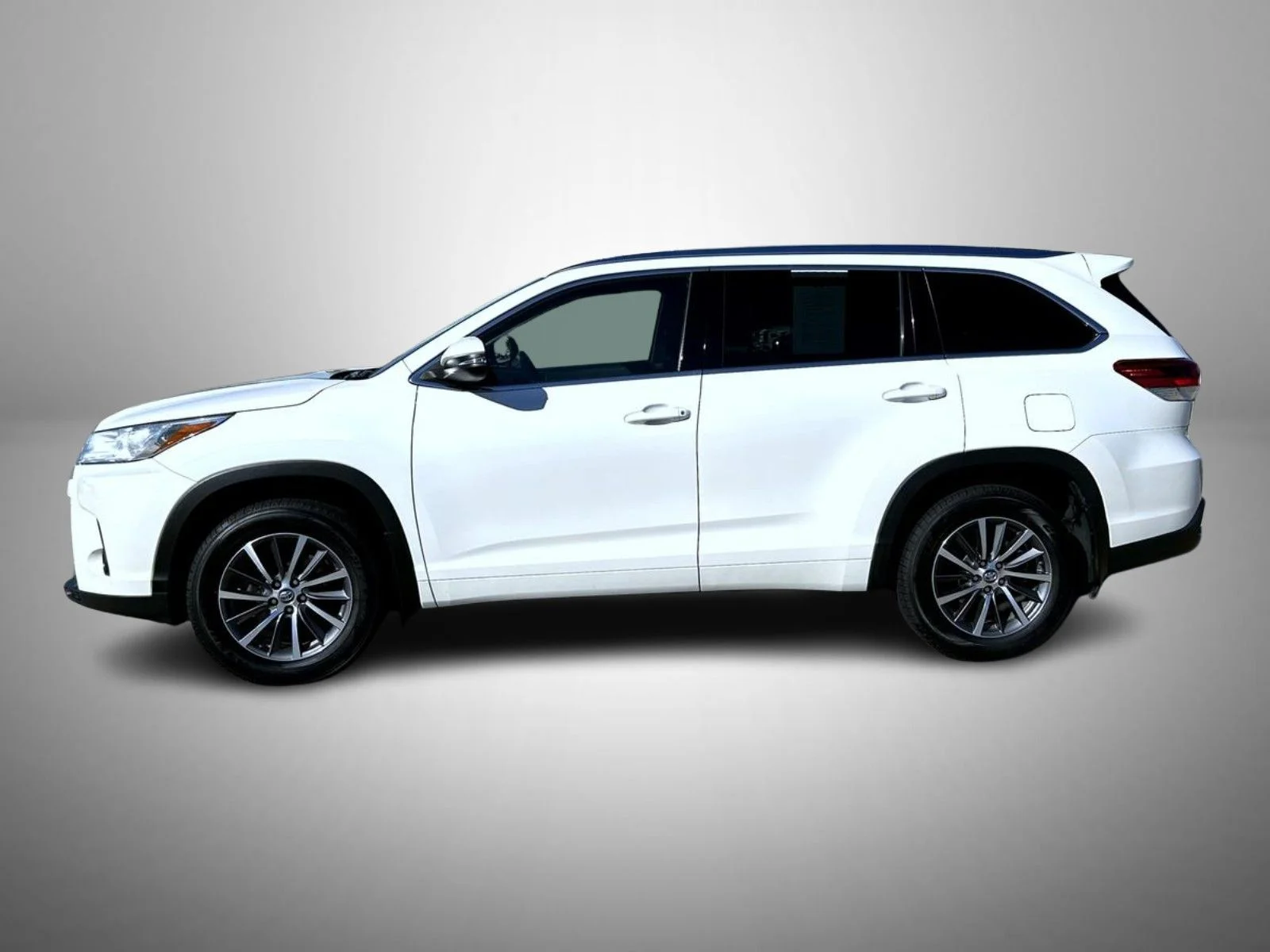 Used 2017 White Toyota XLE image 8