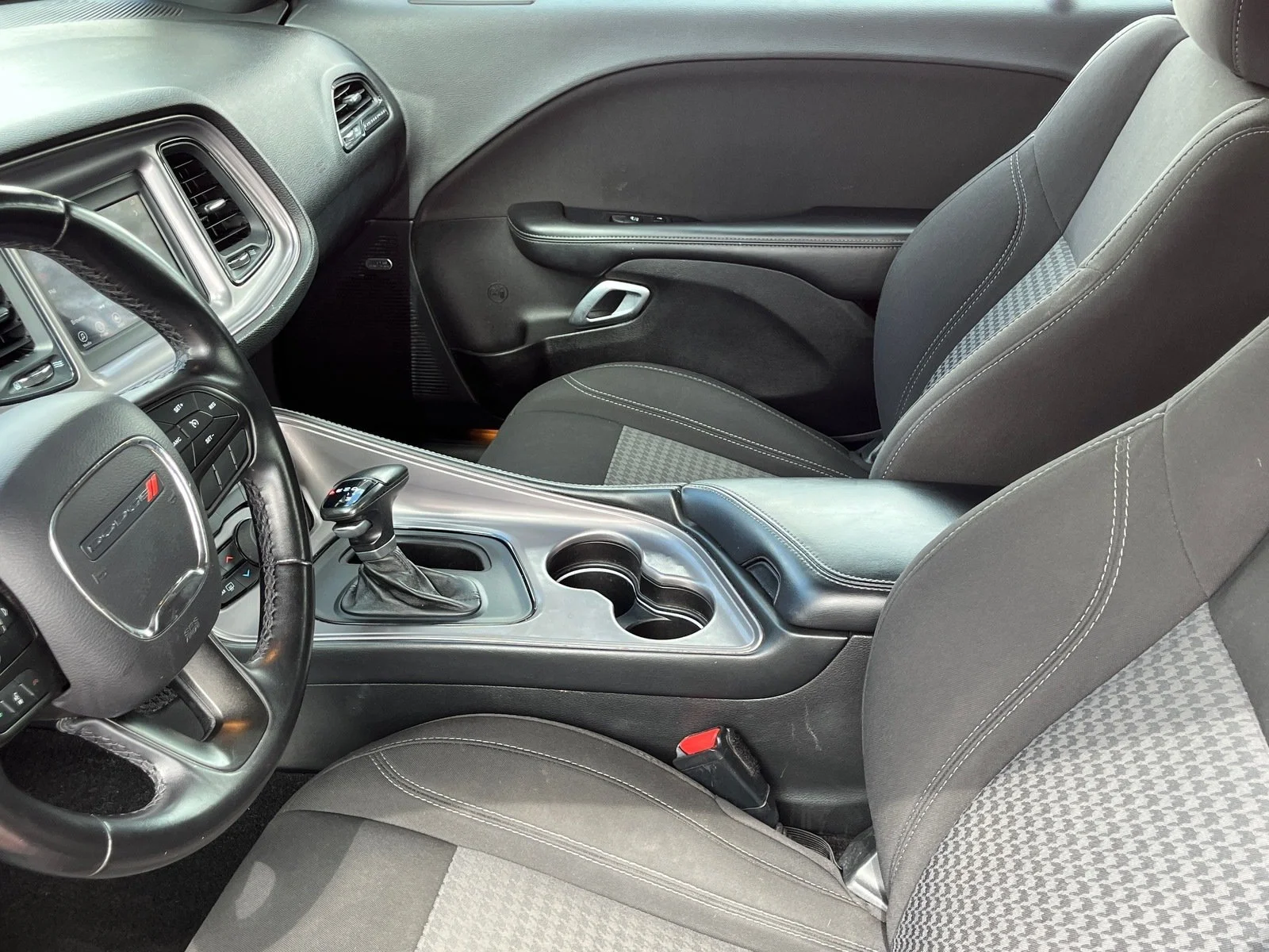 Used 2023 Torred Clearcoat Dodge SXT image 16